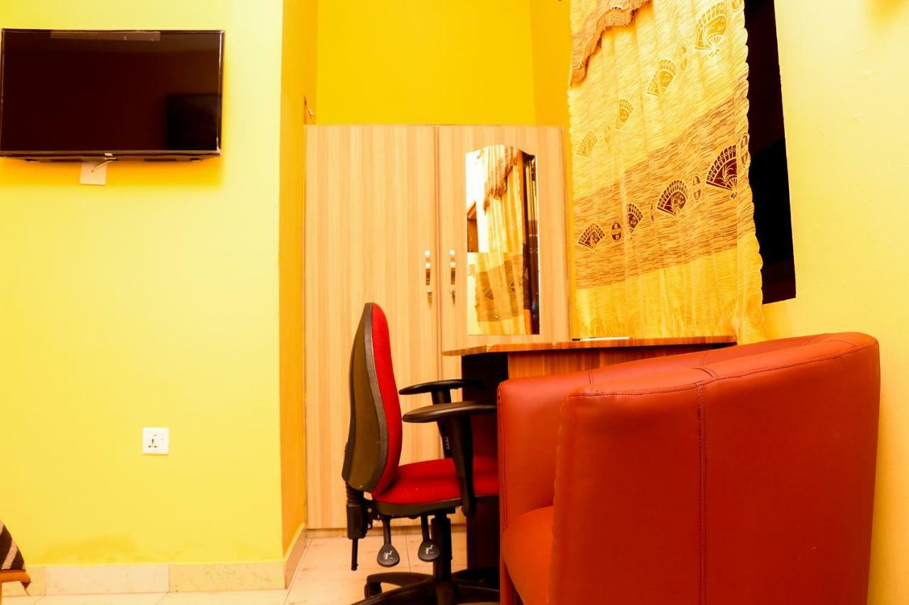 Bonsukoda Lodge Madina Екстериор снимка