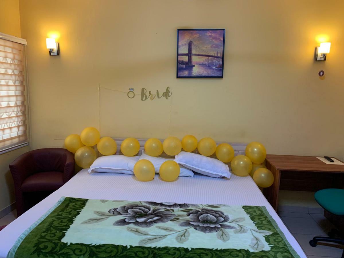 Bonsukoda Lodge Madina Екстериор снимка