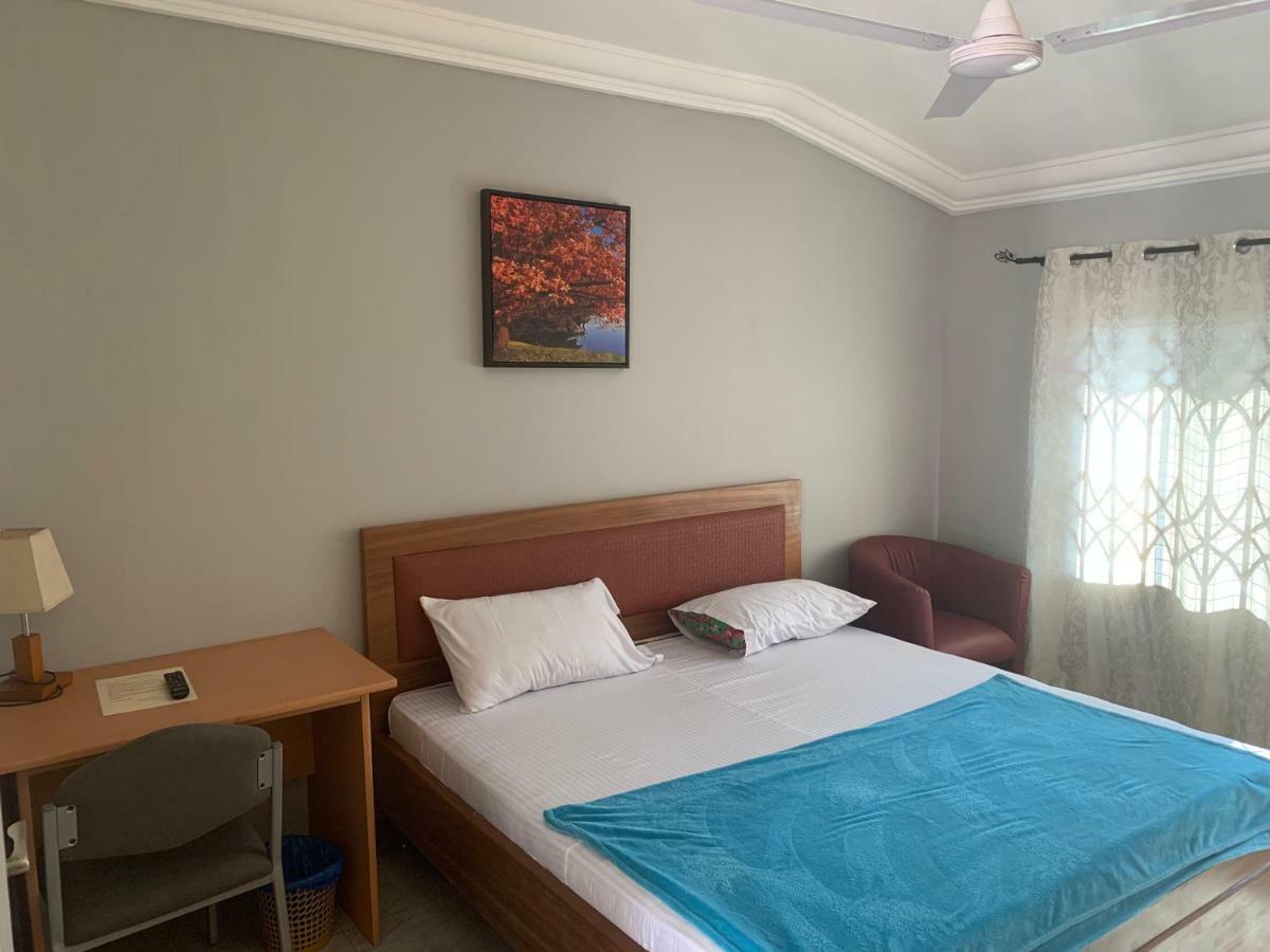 Bonsukoda Lodge Madina Екстериор снимка
